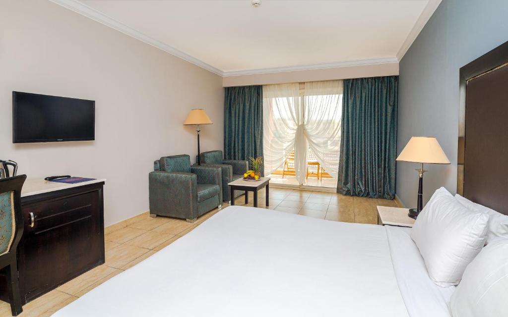 Hawaii Caesar Palace Aqua Park - Image 3