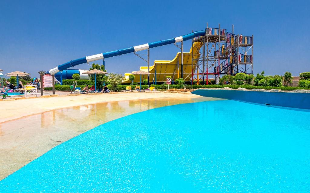 Hawaii Caesar Palace Aqua Park - Image 6