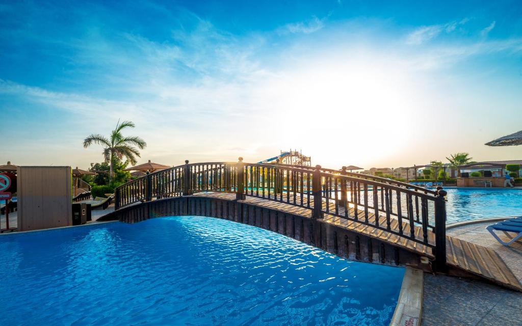 Hawaii Caesar Palace Aqua Park - Image 19