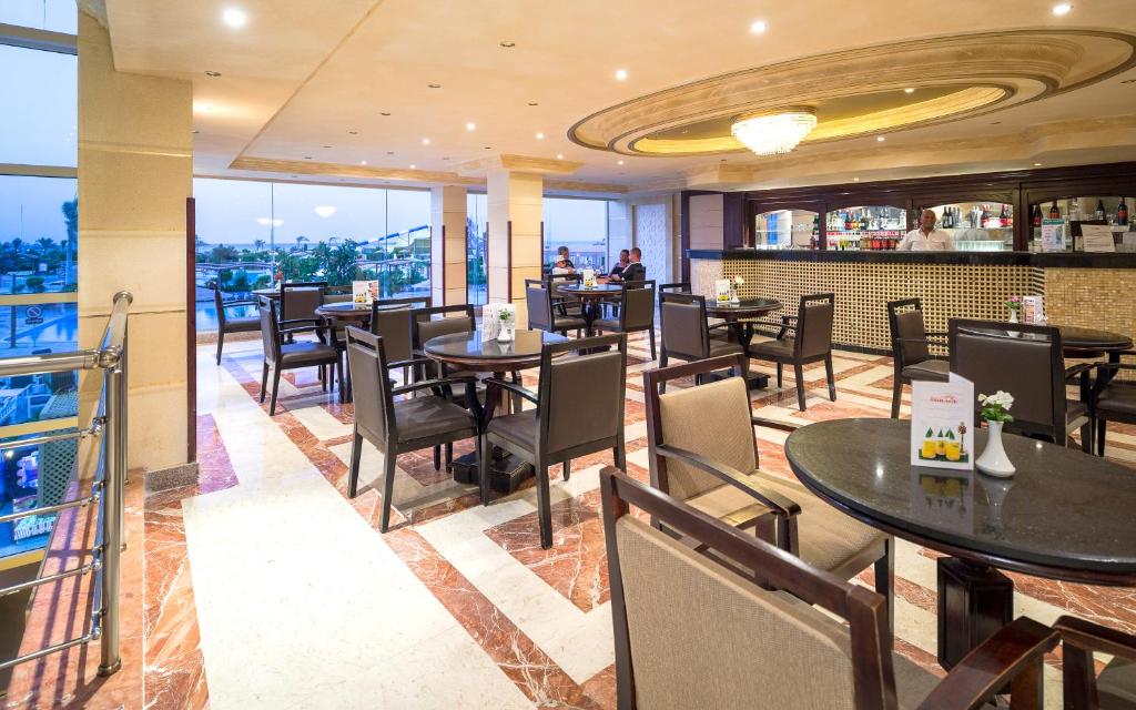 Hawaii Caesar Palace Aqua Park - Image 23